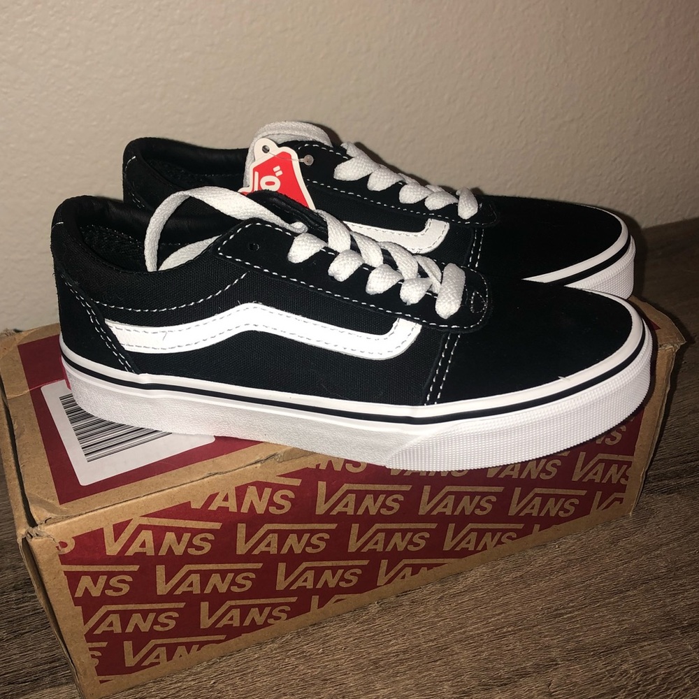 Unisex Kids' Ward Suede/Canvas LowTop Vans NWT